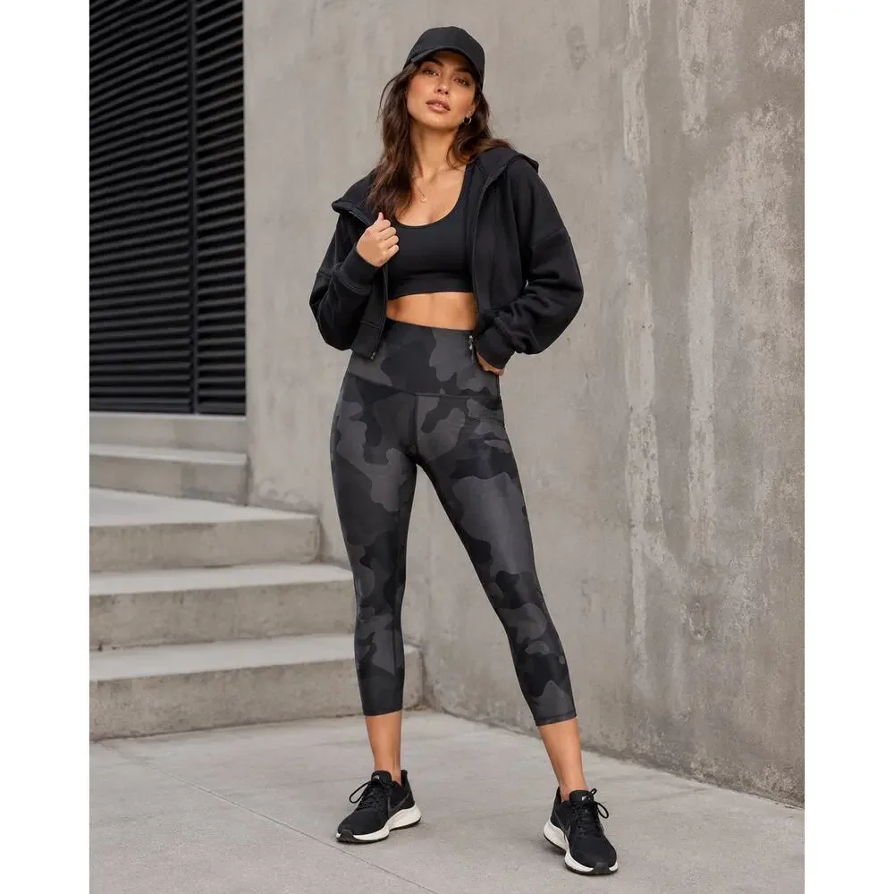 Alo Yoga Airbrush Capri Leggings Women’s Size Not Marked Black Camo Pilatescore